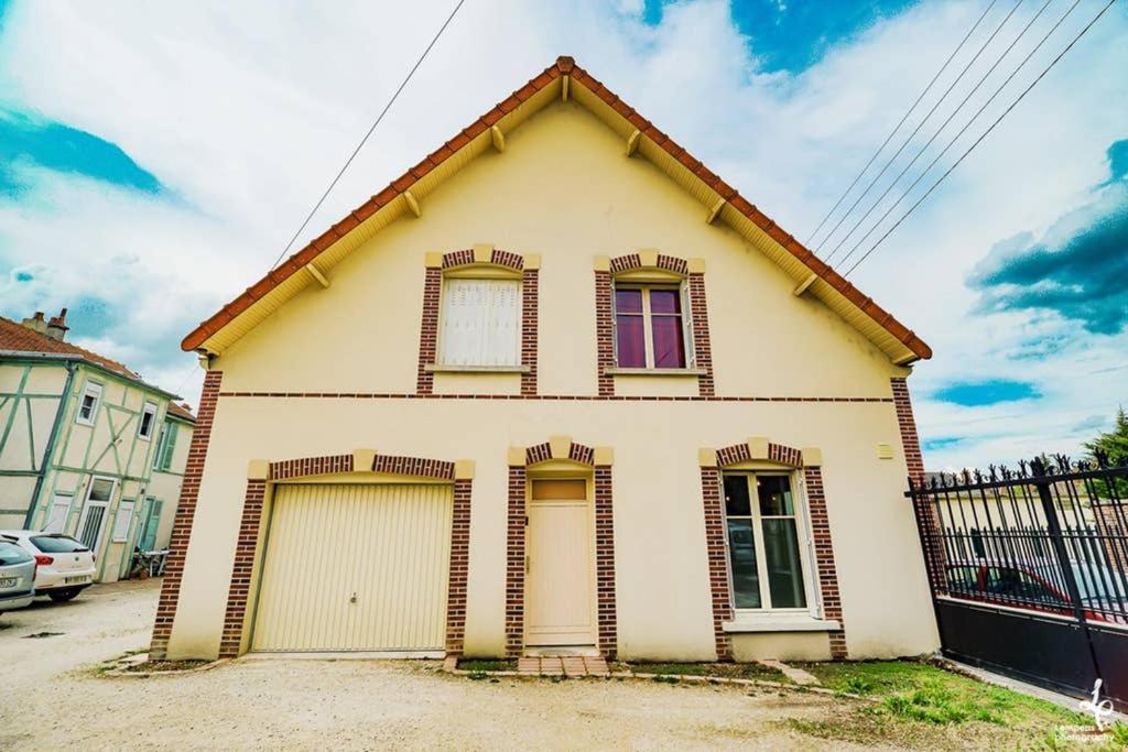 Maison Piscine Interieure Et Garage Troyes Ngoại thất bức ảnh